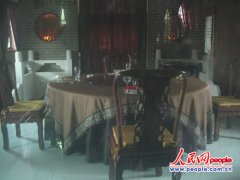 记者暗访高档私人会所：