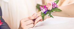 女子发订婚宴照被谣传为